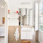 Light-filled In The Heart Of Apartamento